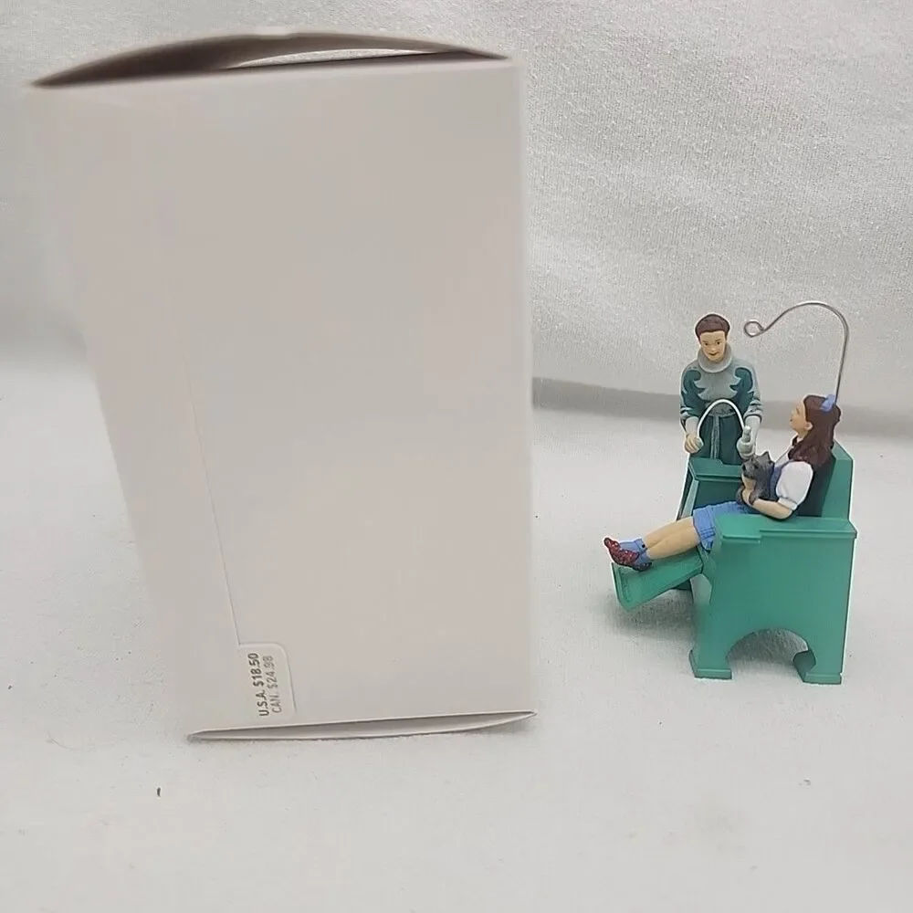 Ornament Hallmark Keepsake Wizard of Oz Emerald City Style Dorothy Toto  2008